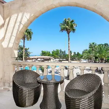 Le Chateau Lambousa Otel 4*