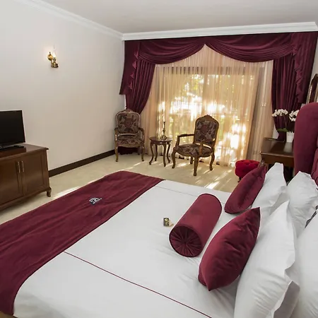 Le Chateau Lambousa Otel 4*
