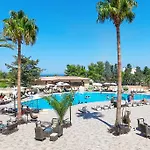 Hotel Le Chateau Lambousa 4*