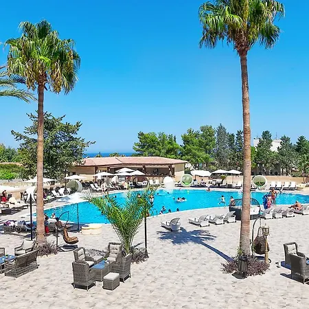 Отель Le Chateau Lambousa 4*