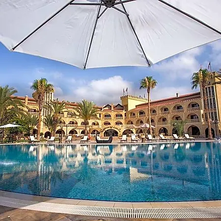 Hotel Le Chateau Lambousa