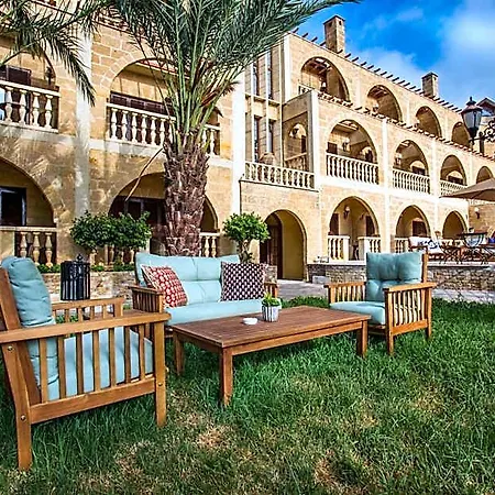 Le Chateau Lambousa Hotel 4*