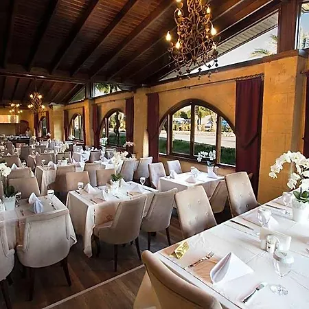 Hotel Le Chateau Lambousa
