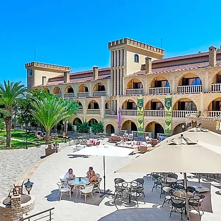 Le Chateau Lambousa Hotel 4*