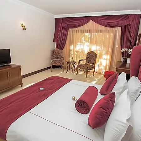 Hotel Le Chateau Lambousa