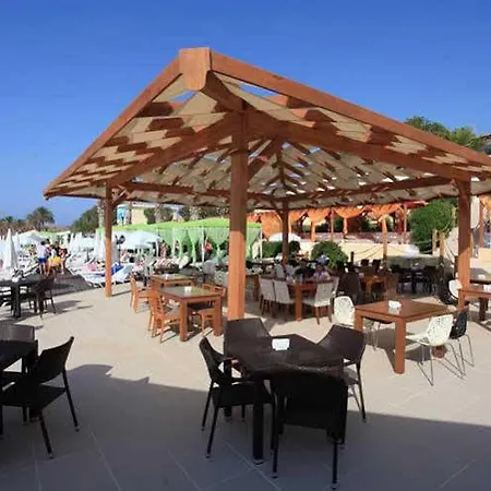 Hotel Le Chateau Lambousa