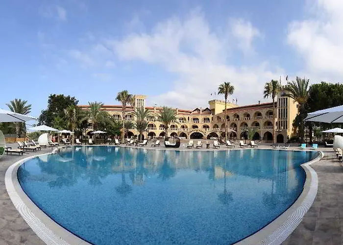 Le Chateau Lambousa Otel 4*