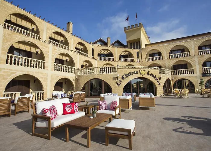 Le Chateau Lambousa Otel