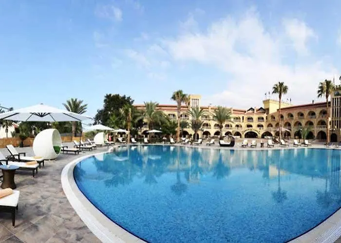 Le Chateau Lambousa ホテル